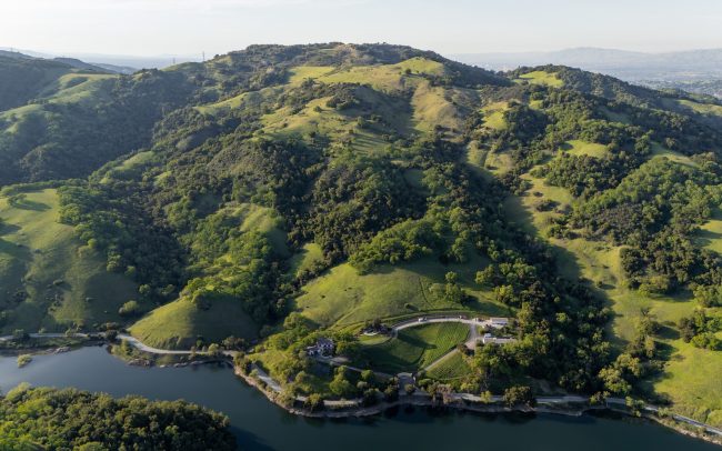 Aerial view of Alamitos Vineyards tasting room alongside the Almaden Reservoir